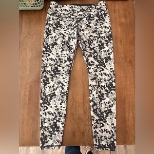 High-Rise Camo Print Leggings in Black, White & Gray